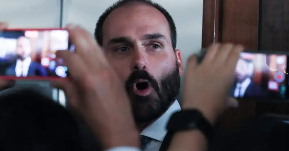 Lula: Eduardo Bolsonaro pratica "terrorismo" e "lambe botas do Trump"