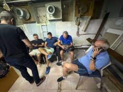 Políticos ignoram alerta e viajam a Israel; 27 ainda aguardam saída do país