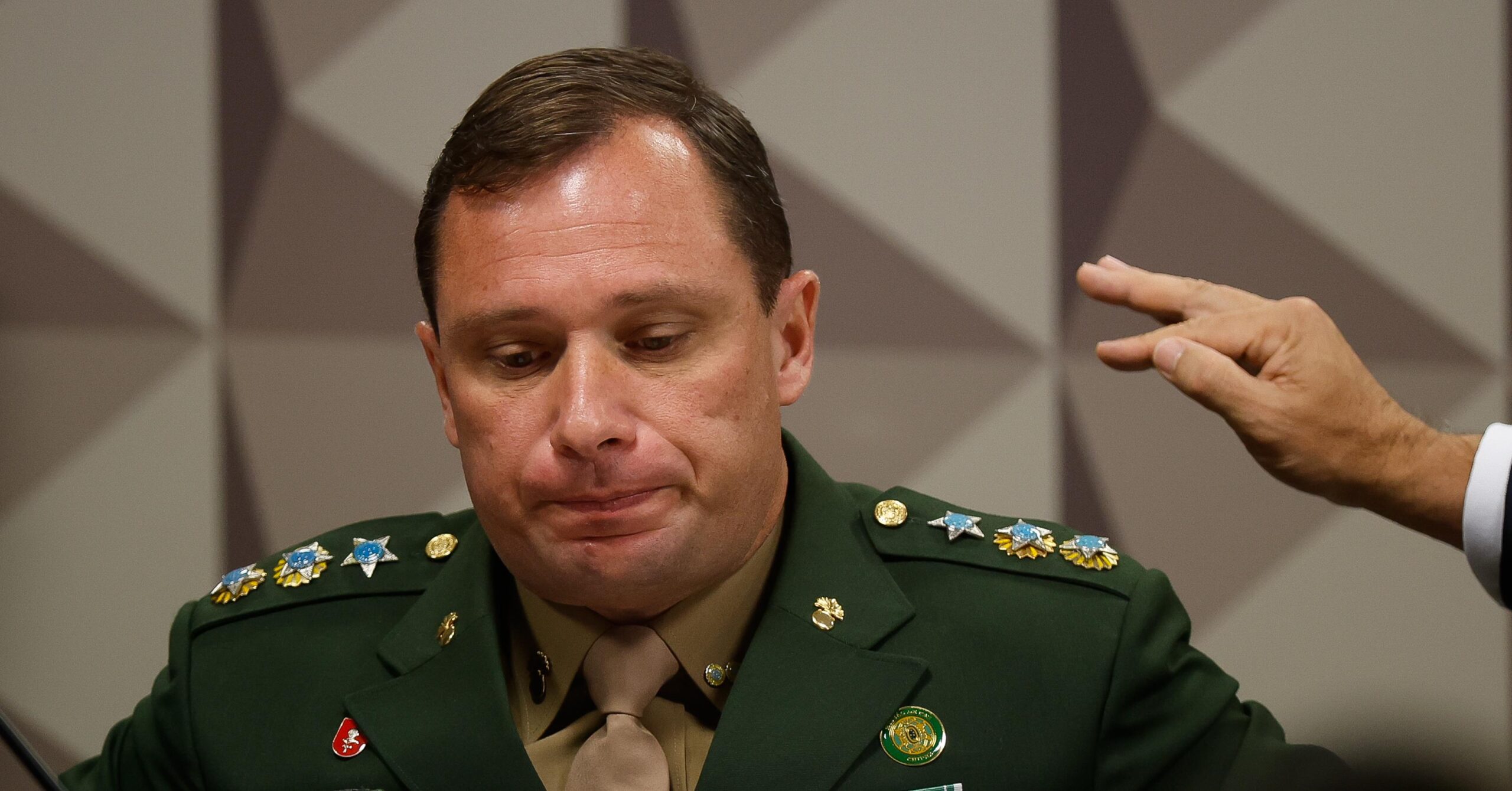 Mauro Cid depõe na PF sobre suspeita de fuga do Brasil