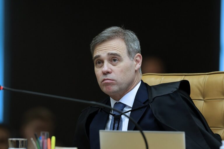 André Mendonça pede vista, e condenação de desembargador acusado de rachadinha pode prescrever