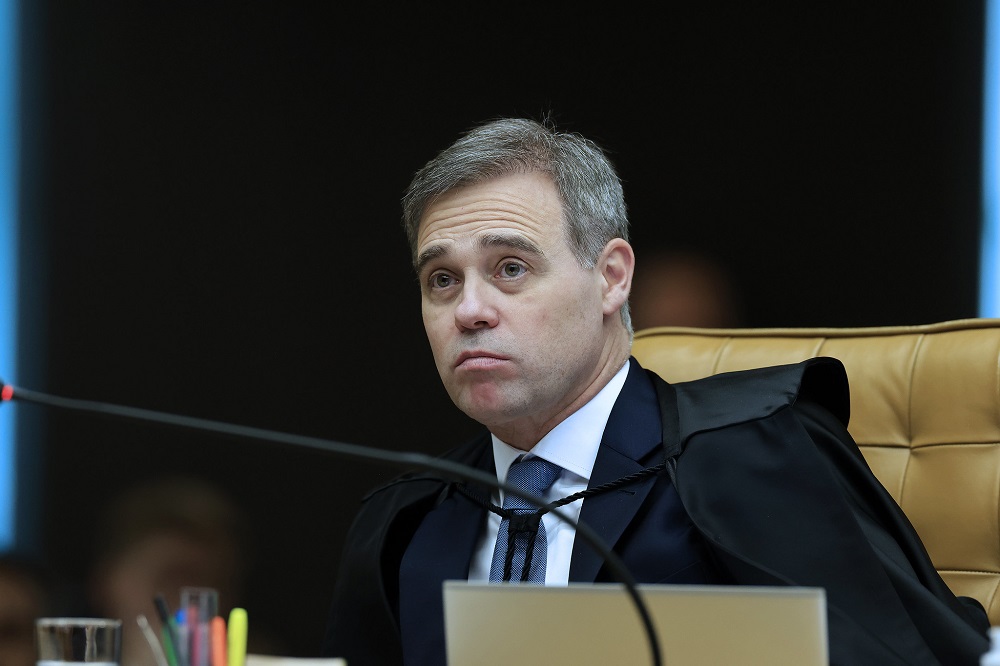 André Mendonça pede vista, e condenação de desembargador acusado de rachadinha pode prescrever