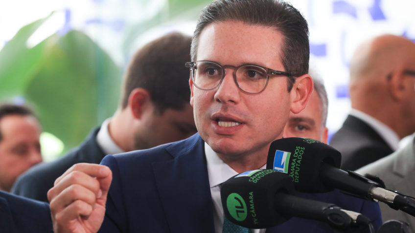 Pressão da oposição contra IOF cresce e Motta marca reunião