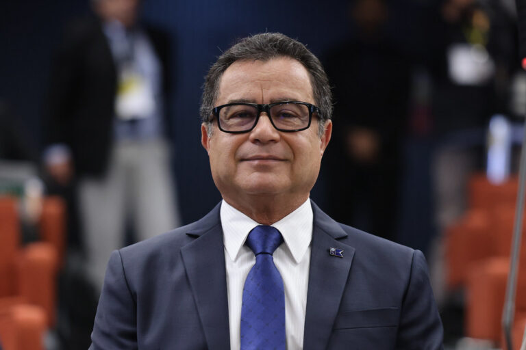 Ex-chefe da Marinha confirma reunião com Bolsonaro, mas nega apoio das tropas ao suposto golpe de Estado
