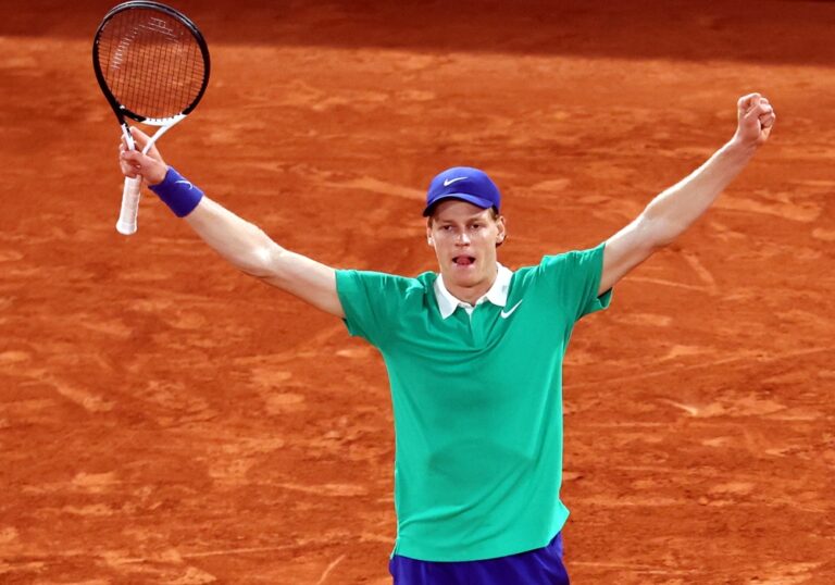 Sinner vence Djokovic e vai enfrentar Alcaraz na final de Roland Garros
