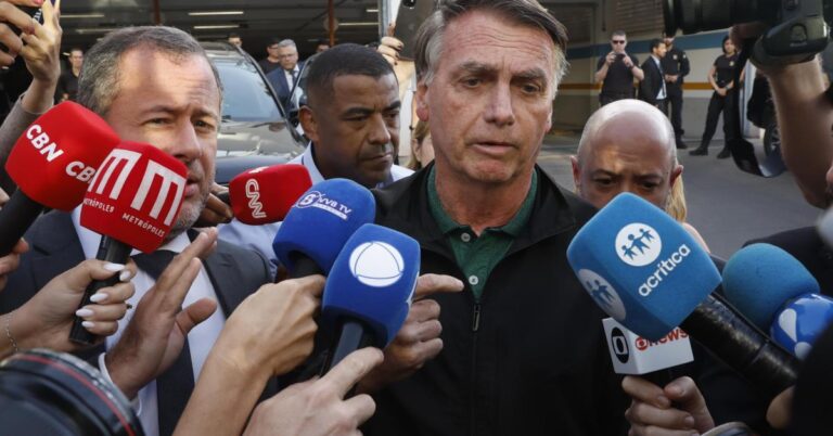 Bolsonaro afirma ter enviado R$ 2 milhões a Eduardo, "asilado" nos EUA