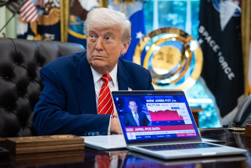 Crise no Oriente Médio gera divisão no movimento ‘MAGA’ nos EUA e deixa Trump ‘nas cordas’ bamba após campanha de paz