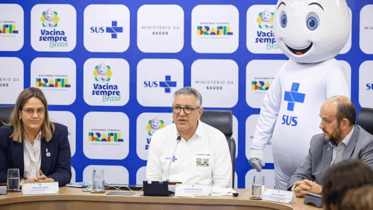 Padilha entrega relatório sobre redução de HIV em crianças