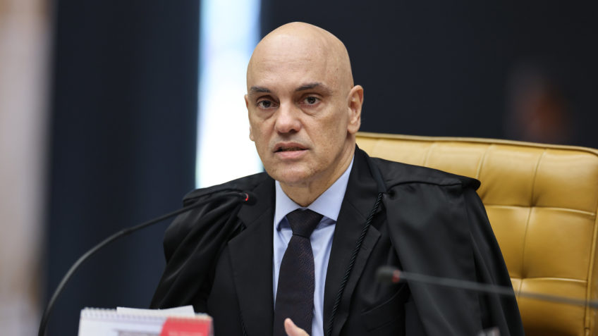 Moraes vota contra limite de 500 metros entre torres de celular