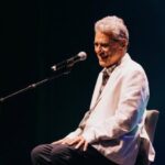 Chico Buarque é operado no Rio para tratar hidrocefalia