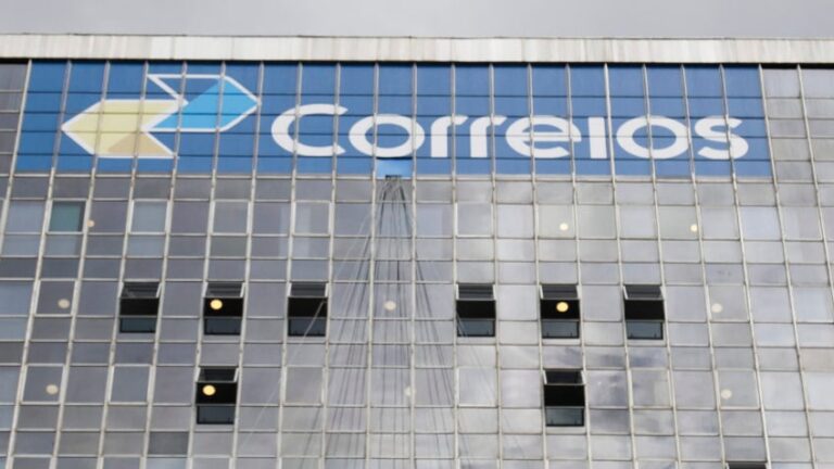 Correios planejam contratar carros de luxo para diretoria