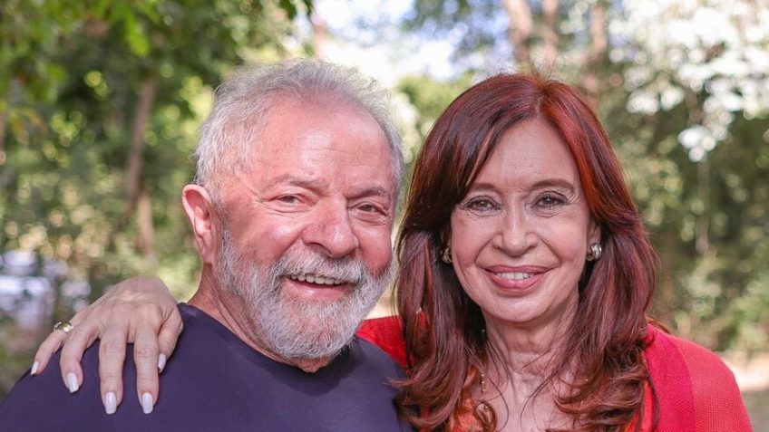 Lula liga para dar apoio a Cristina Kirchner após condenação