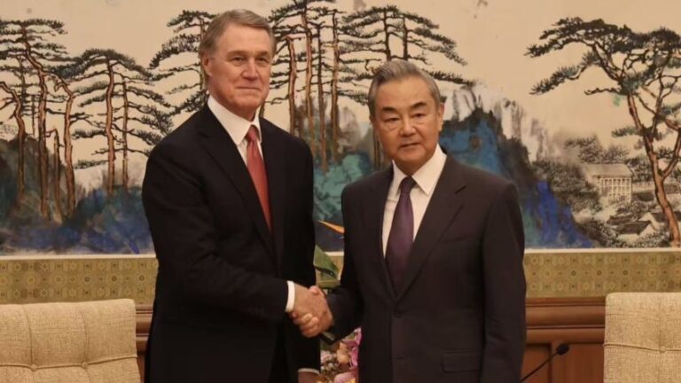Chanceler chinês se encontra com embaixador dos EUA na China