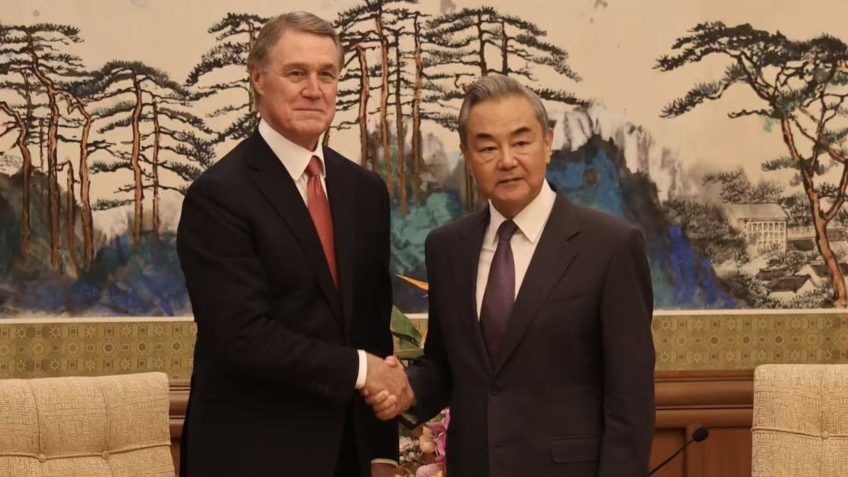 Chanceler chinês se encontra com embaixador dos EUA na China