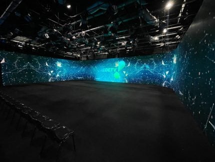 Afinal, que telão gigante é esse que a RedeTV! inaugurou? São 160 metros de LED