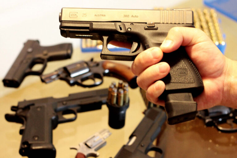 Receita Federal publica normas para concessão de porte de armas a auditores fiscais
