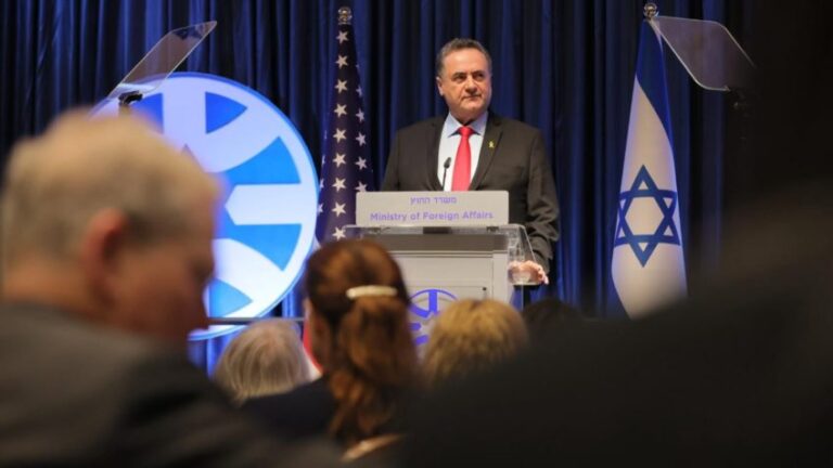 Israel ataca instalações nucleares e de mísseis do Irã
