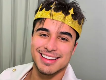Cantor da Banda Djavú é alvo de extorsão e tem fotos íntimas vazadas 