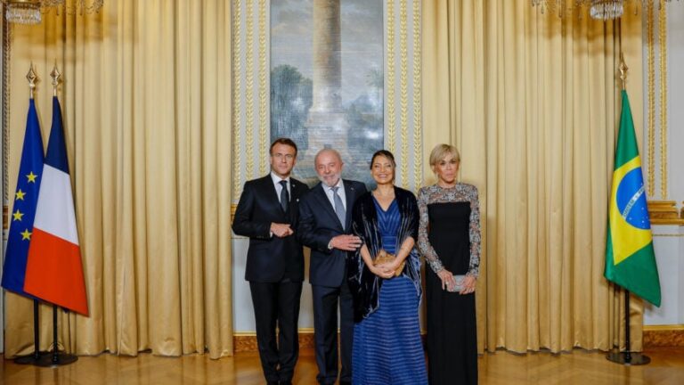 Lula participa de jantar no Palácio do Eliseu em Paris