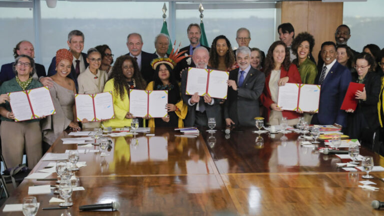 Lula sanciona aumento de cotas para 30% em concursos federais