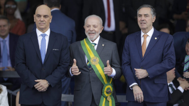 Lula critica possíveis sanções dos EUA a Moraes: “Eles matam gente”