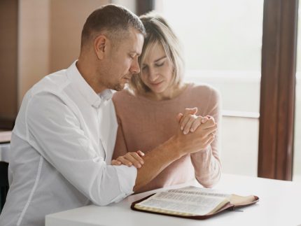 Match com bênção: católicos e evangélicos ganham aplicativos próprios de namoro