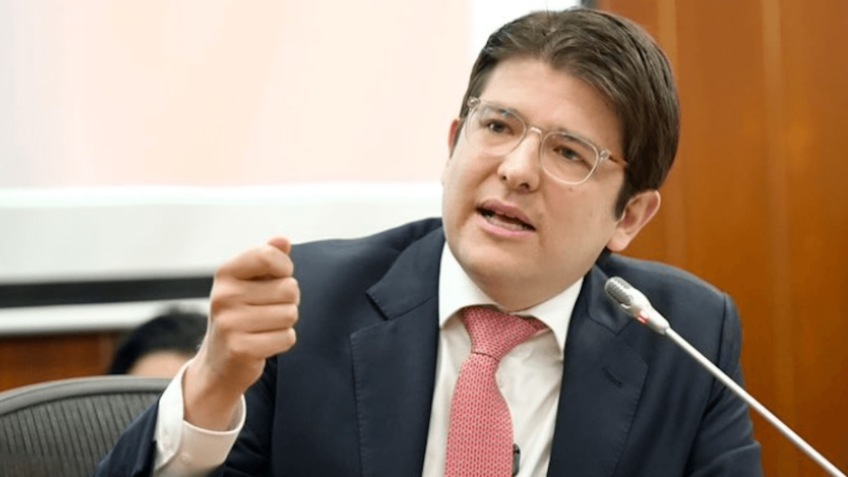 Saúde de Miguel Uribe é extremamente crítica, diz hospital