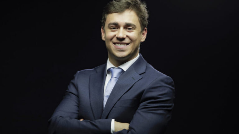 Quem é preso com drogas merece cadeia, diz Nikolas sobre primo