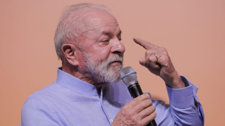 Lula diz que STF não é “maçã doce”, mas prega defesa