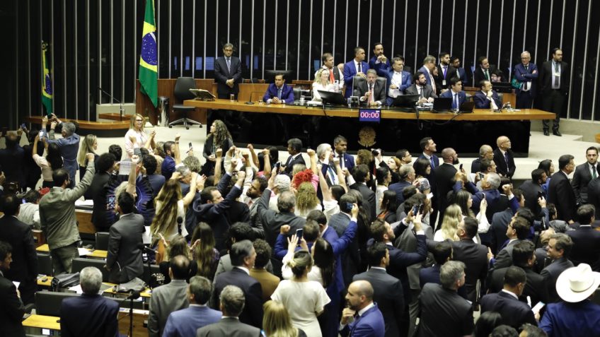Governistas criticam urgência para derrubar IOF