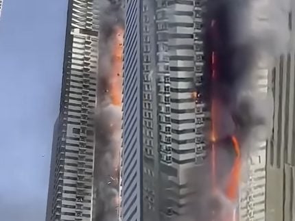 Incêndio em prédio de 67 andares em Dubai assusta moradores; alarmes falharam