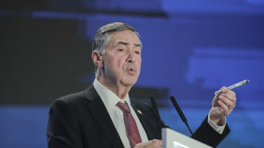 Barroso diz que STF “não está legislando” ao responsabilizar redes