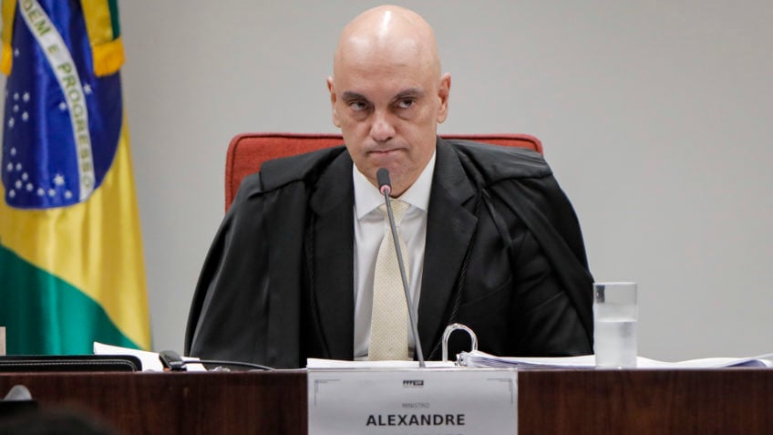 Moraes manda Meta fornecer dados de perfil atribuído a Mauro Cid