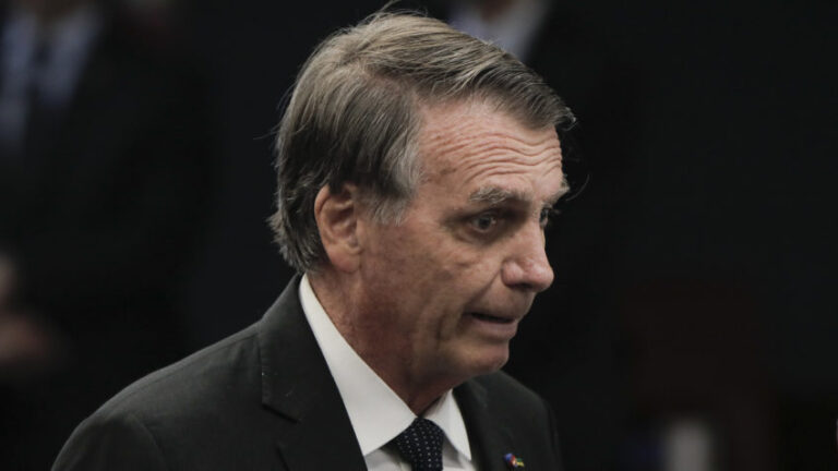 Bolsonaro cita Dino e Lupi para defender críticas às urnas