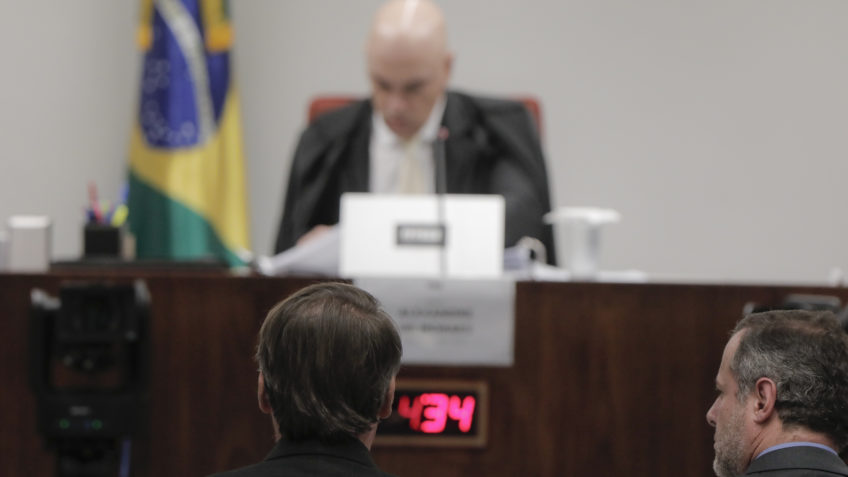 Moraes acelera, ouve réus em 2 dias e julgamento de Bolsonaro se aproxima
