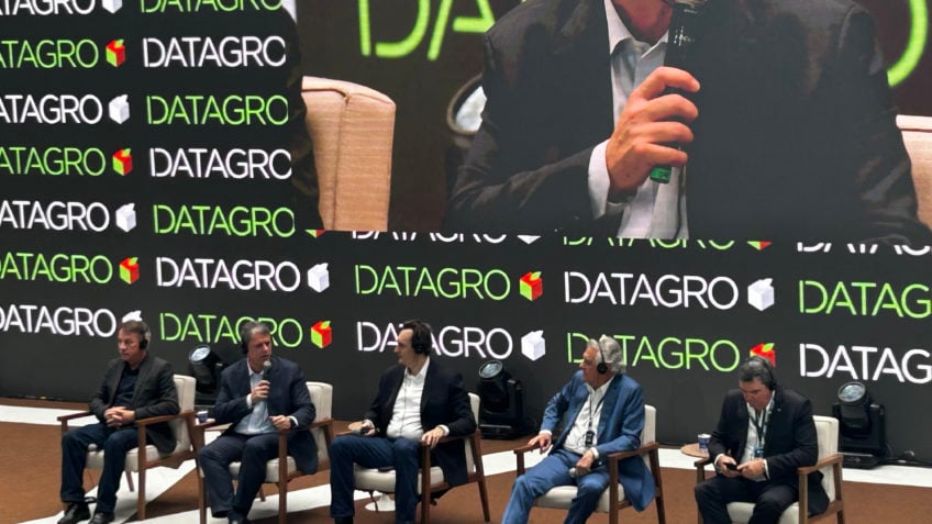 Tarcísio e Caiado fazem coro contra sem terra em evento do agro