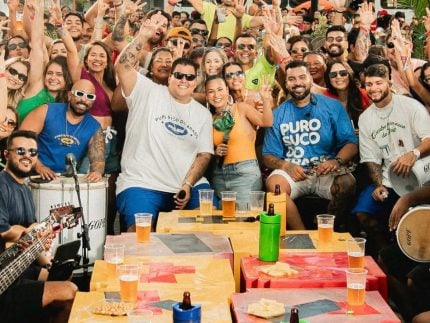 Simone Mendes e Menos é Mais disparam para o top 1 com “P do Pecado”