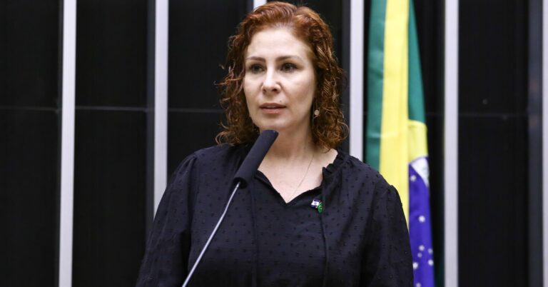 PF descobre localização de Carla Zambelli na Itália