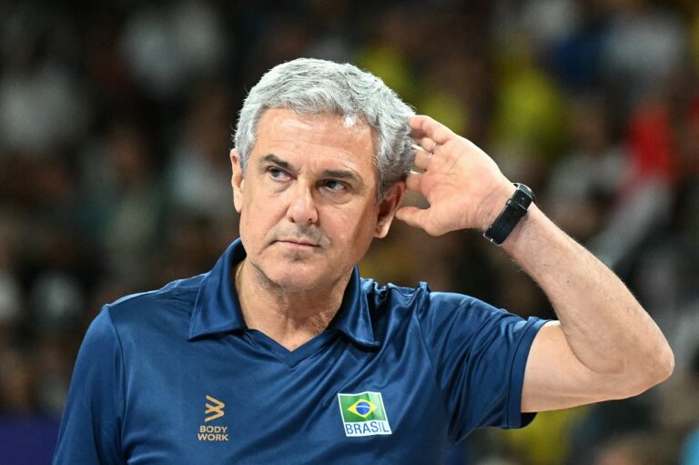 Sem Rosamaria, Zé Roberto convoca seleção feminina para estreia na Liga das Nações de Vôlei