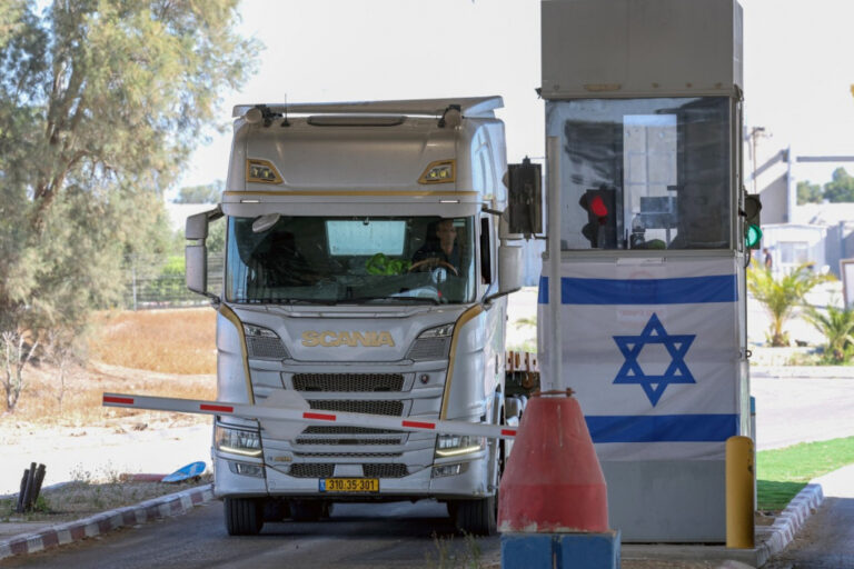 Mais de 70 caminhões com alimentos são saqueados em Gaza pelo segundo dia seguido