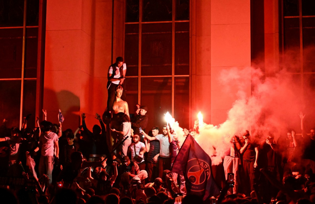 Polícia da França registra pelo menos duas mortes durante comemoração de título do PSG