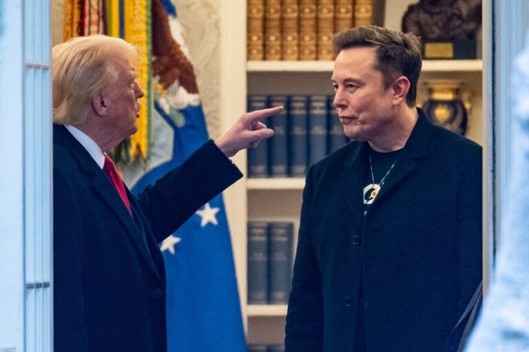 Musk apaga mensagem que vinculava Trump a Epstein, empresário acusado de crimes sexuais