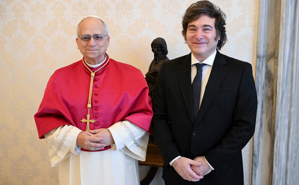 Papa Leão XIV recebe Javier Milei e afirma que visitará a Argentina