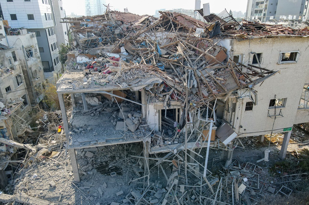 Irã dispara mísseis contra Israel em resposta a bombardeio maciço