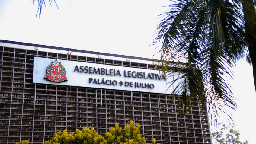 Deputadas estaduais de SP repudiam ameaça coletiva de estupro