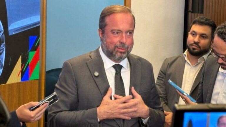 Ministro cancela ida a Reunião de Transição Energética a pedido de Lula