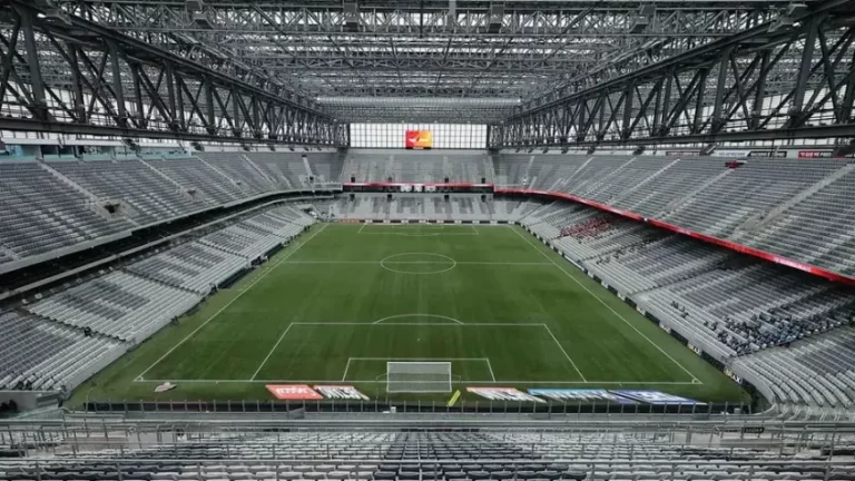 Fatal Model oferece R$ 250 mi para renomear estádio em Curitiba