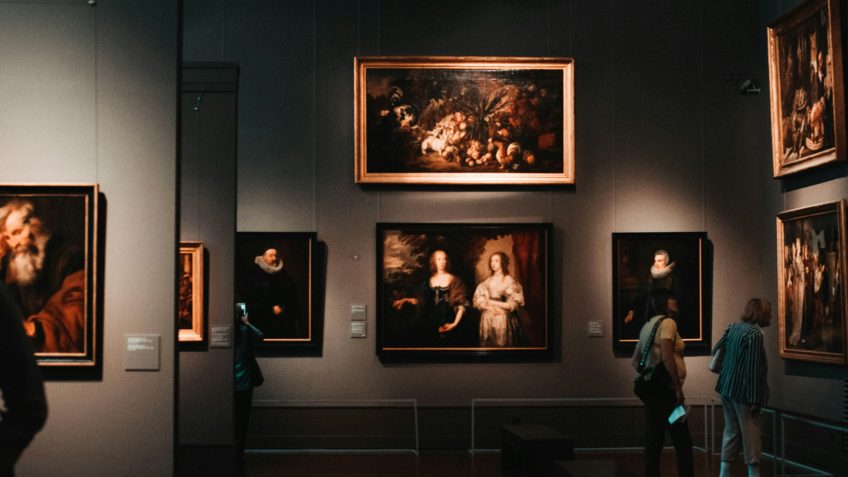 Megaexposições de arte exigem logística global e milhões em seguros