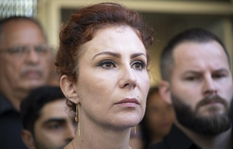 Câmara dos Deputados publica licença de Carla Zambelli e diz que pedido chegou antes de ordem do STF