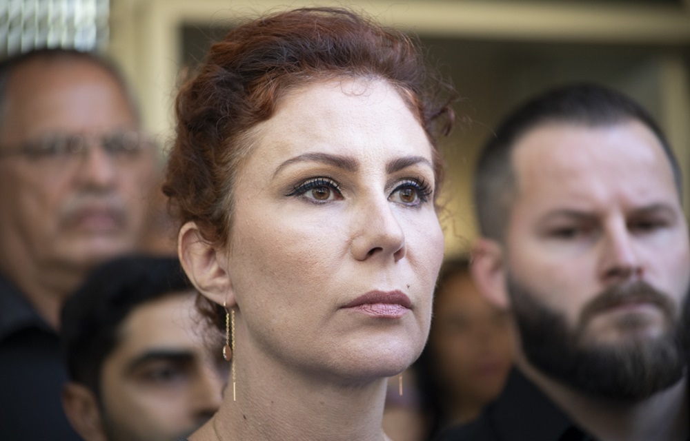 Câmara dos Deputados publica licença de Carla Zambelli e diz que pedido chegou antes de ordem do STF