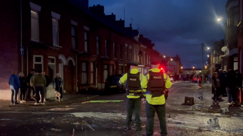 Centro que abrigava imigrantes é incendiado na Irlanda do Norte